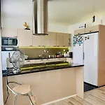 Stylish And Spacious House In * Βάνταα