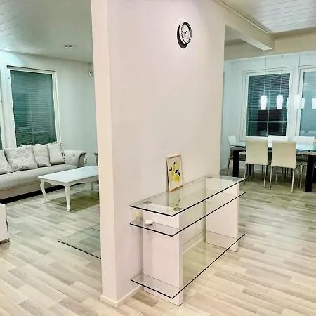 Villa Stylish And Spacious House In