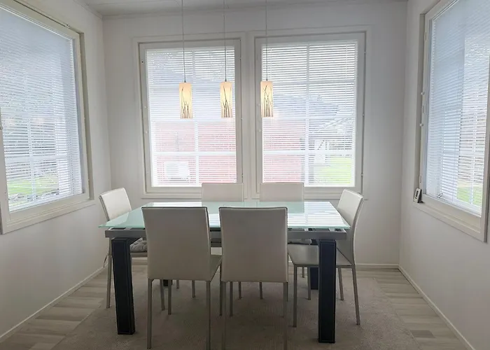 Stylish And Spacious House In فانتا