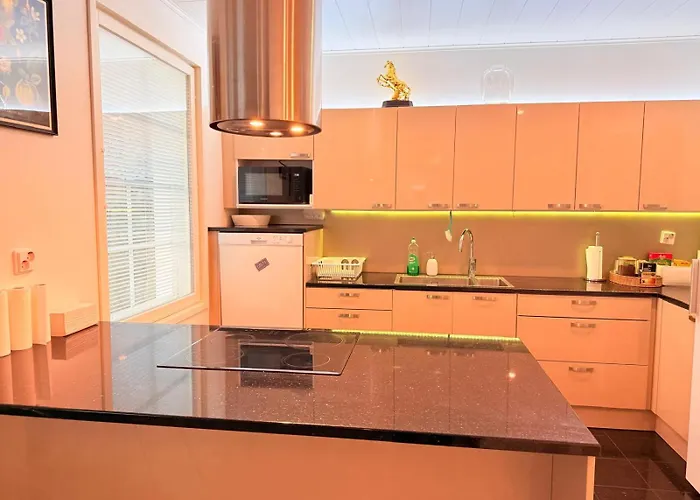 Stylish And Spacious House In فانتا